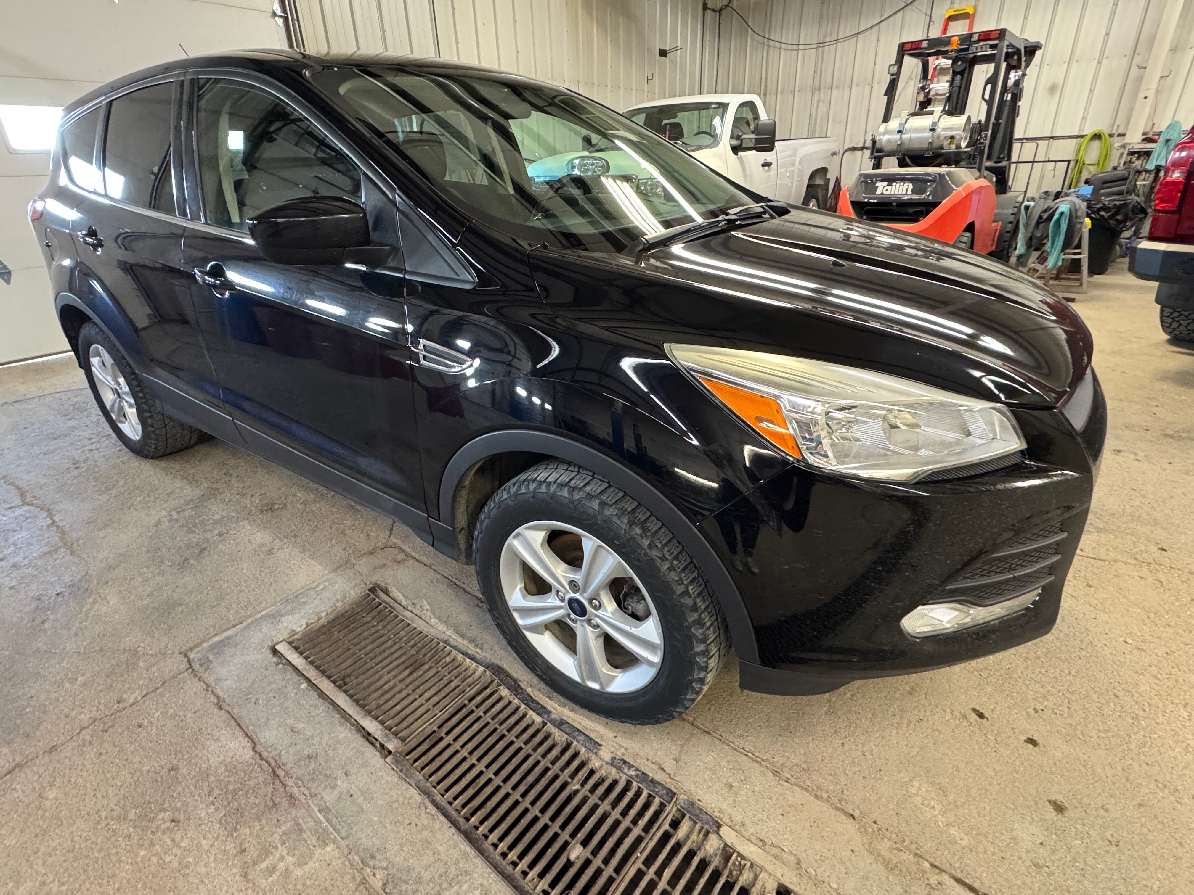 2016 Ford Escape SE in Other — front three-quarter view
