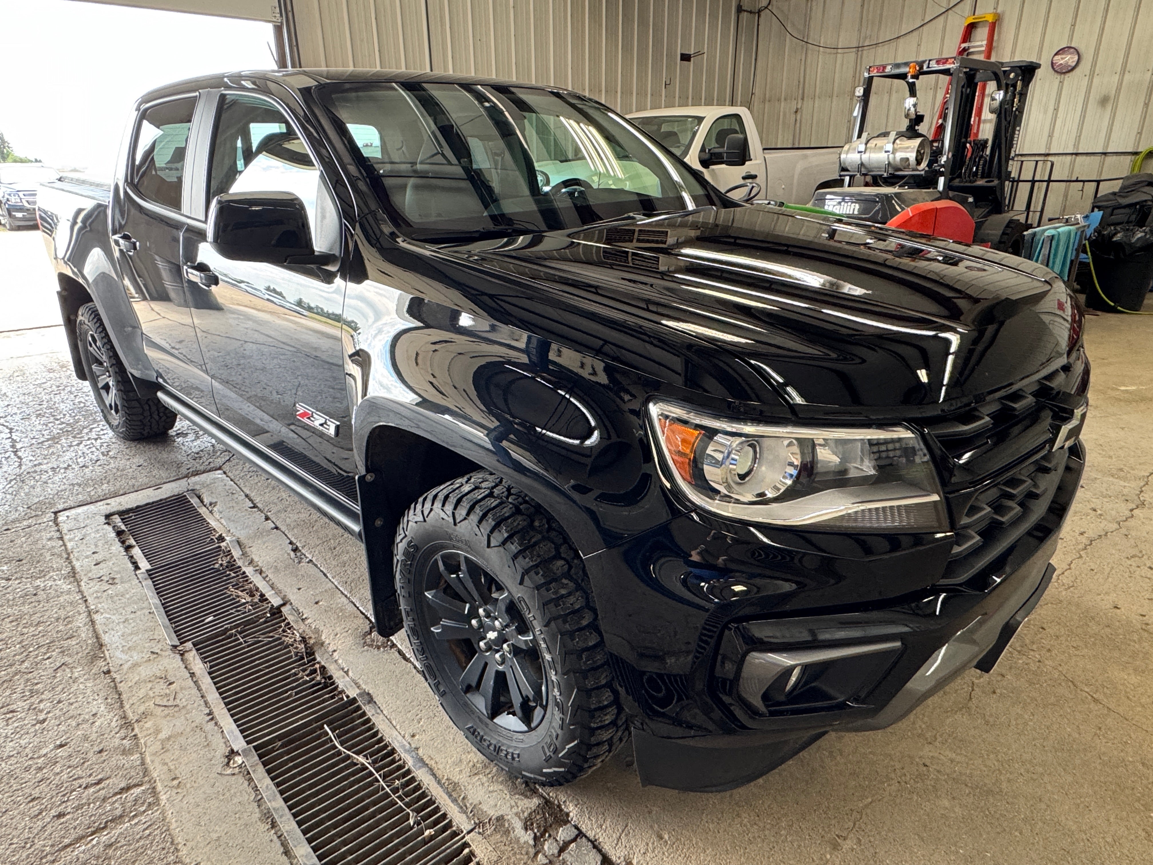 2022 Chevrolet Colorado Z71 in Black — front three-quarter view