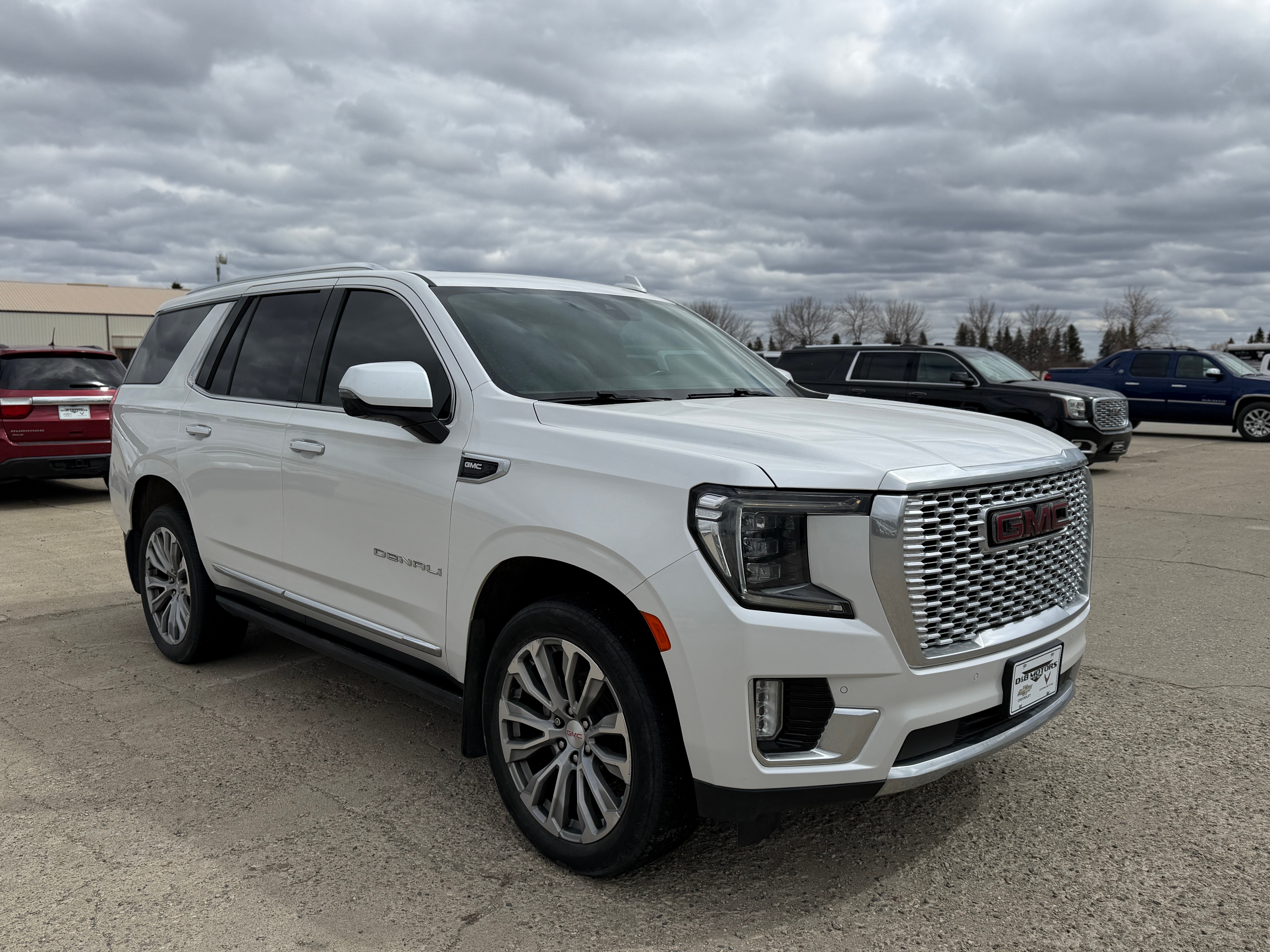 2021 GMC Yukon Denali in White Frost Tricoat — front three-quarter view