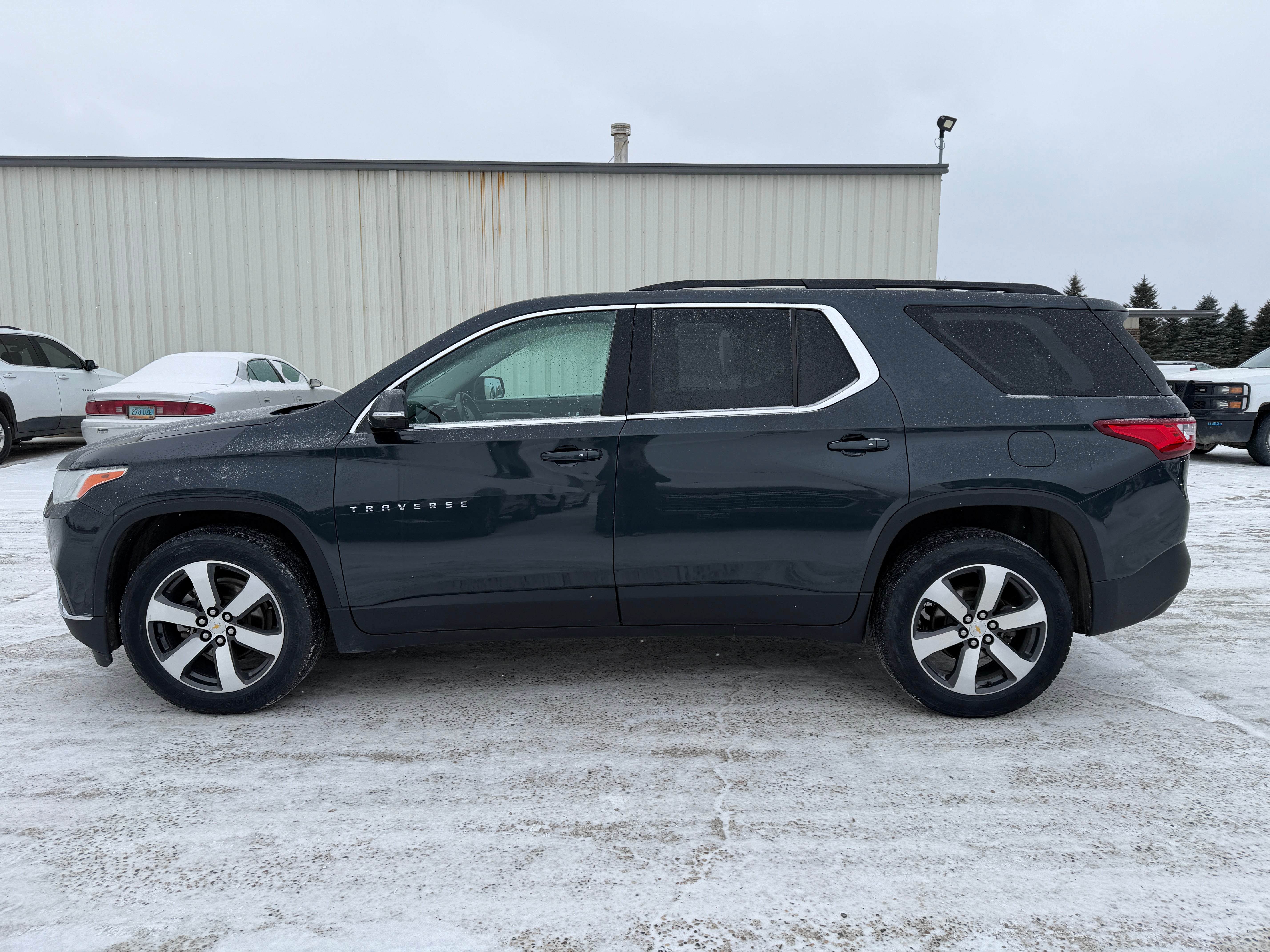 2019 Chevrolet Traverse LT Leather in Graphite Metallic — front three-quarter view