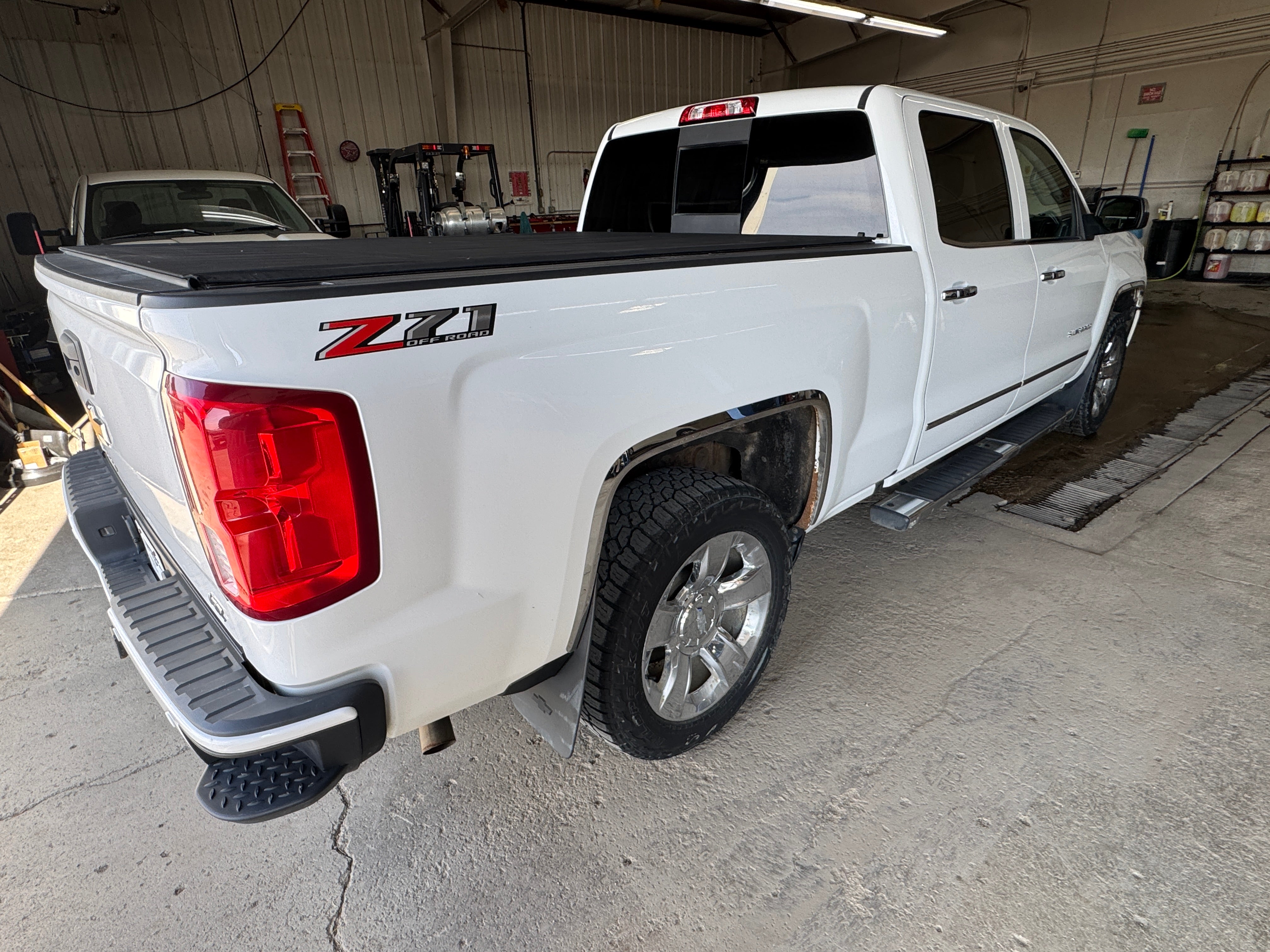 2018 Chevrolet Silverado 1500 — rear three-quarter view